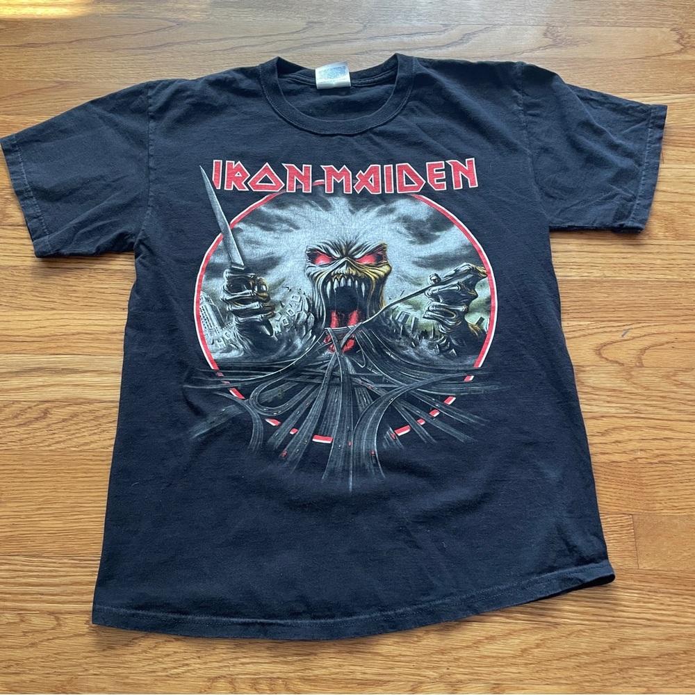 Iron Maiden 2010 final frontier band concert t-shirt M